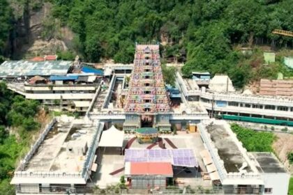 బెజవాడ దుర్గమ్మ సన్నిధిలో సన్నిధిలో గలీజు .. భక్తుల భక్తుల జేబులు గుల్ల గుల్ల .. మరీ మరీ ఇంత ..?