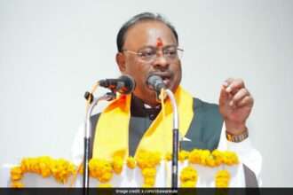 మహారాష్ట్ర బిజెపి చీఫ్ చంద్రశేఖర్ బవాంకులే పార్టీ కార్మికులను "ఖాళీ" కాంగ్రెస్ చేయమని కోరారు, దాని నాయకులను ప్రేరేపించింది