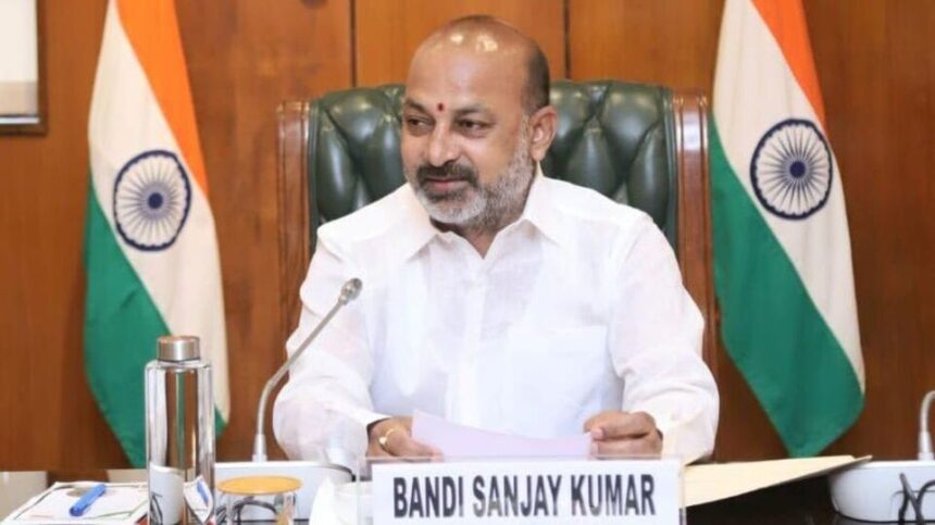 మావోయిస్టులతో మాటల్లేవు .. మాట్లాడుకోవడాల్లేవు .. బండి బండి సంచలన వ్యాఖ్యలు వ్యాఖ్యలు
