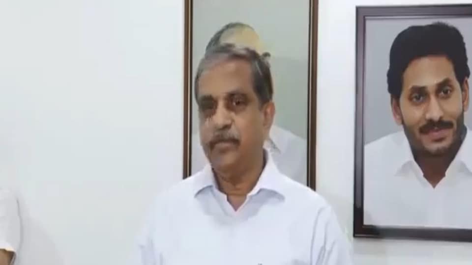 రెడ్ బుక్ రాజ్యాంగంతో రాజకీయ కక్షసాధింపులు, పోలీసులను పోలీసులను వాడుతున్నారు వాడుతున్నారు - సజ్జల సజ్జల సజ్జల