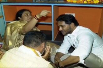 వీరజవాన్‌ మురళీనాయక్‌ తల్లిదండ్రులకు తల్లిదండ్రులకు జగన్‌ పరామర్శ .. రూ .25 లక్షలు ఆర్థిక ఆర్థిక సాయం