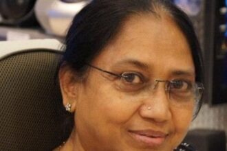 'హార్ట్ ల్యాంప్'కు బుకర్ బుకర్ ప్రైజ్: బాను ముష్తాక్ చరిత్ర సృష్టించారు సృష్టించారు