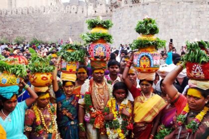 ఈసారి బోనాలు అదిరిపోవాలి .. రూ .20 కోట్లు కేటాయించిన ప్రభుత్వం ప్రభుత్వం: మంత్రి కొండా కొండా కొండా