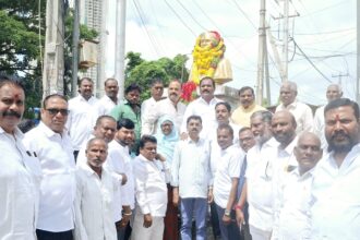 క్రీడా సామాగ్రి పంపిణీ పంపిణీ చేసిన కార్పొరేటర్ కార్పొరేటర్ నాగేందర్ యాదవ్