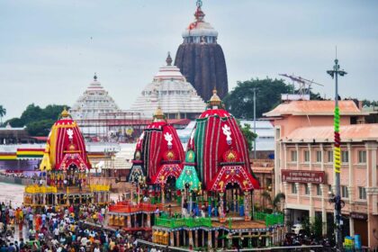 జగన్నాథ రథయాత్ర వేళ జనసందోహంగా జనసందోహంగా పూరీ తీరం ..