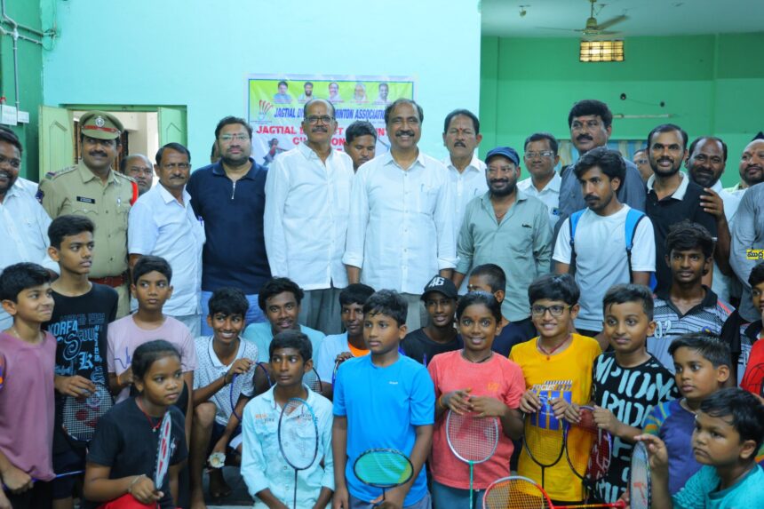 జిల్లా బ్యాడ్మింటన్ ఛాంపియన్ షిప్ పోటీలను ప్రారంభించిన ఎమ్మెల్యే ఎమ్మెల్యే