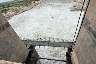 జూరాల ప్రాజెక్ట్‌కు భారీ భారీ వరద - 12 గేట్లు ఎత్తి నీటి విడుదల విడుదల, శ్రీశైలానికి పెరిగిన పెరిగిన పెరిగిన- భారీ వరద జీరా ప్రాజెక్ట్ 12 గేట్లను ఎత్తివేసింది, తెలంగాణ న్యూస్