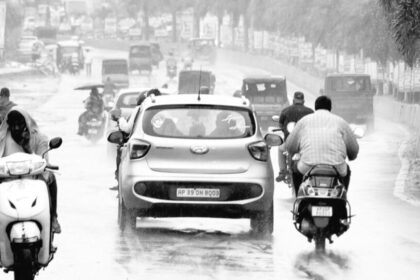ద్రోణి ద్రోణి - ఏపీ, తెలంగాణకు తెలంగాణకు భారీ వర్ష సూచన ..! Ap ప్రాంతాలకు ఎల్లో- ap మరియు తెలంగాణలో మరో రెండు రోజులు భారీ వర్షాలు, తెలంగాణ తెలంగాణ