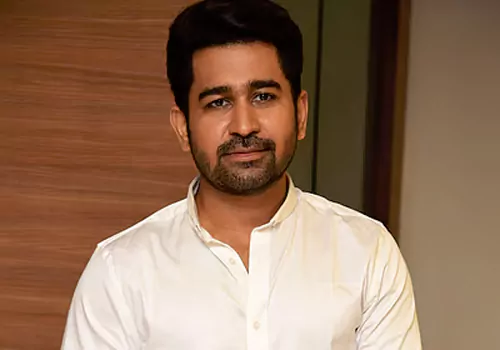 పేరు ఉంది కదా అని అని రాజకీయాల్లోకి రాకూడదు .. విజయ్ గురించి తమిళ ప్రజలకి తెలిసేలా తెలిసేలా చేసావు