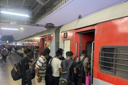 ప్రయాణికులకు గుడ్ న్యూస్ ..! కరీంనగర్ - తిరుపతి మధ్య ప్రత్యేక ప్రత్యేక రైళ్లు రైళ్లు సర్వీసుల సర్వీసుల- వివరాలివే- స్క్ర్ తిరుపతి మరియు కరీంనగర్ వివరాల మధ్య 8 ప్రత్యేక రైళ్లను ప్రకటించింది,