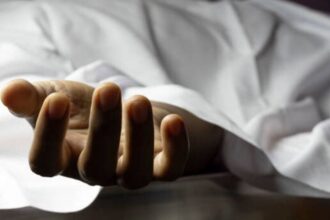 ప్రేమ విషయం విషయం తెలిసి మందలించడంతో మందలించడంతో ప్రియుడితో కలిసి తల్లిని చంపిన పదో తరగతి తరగతి తరగతి