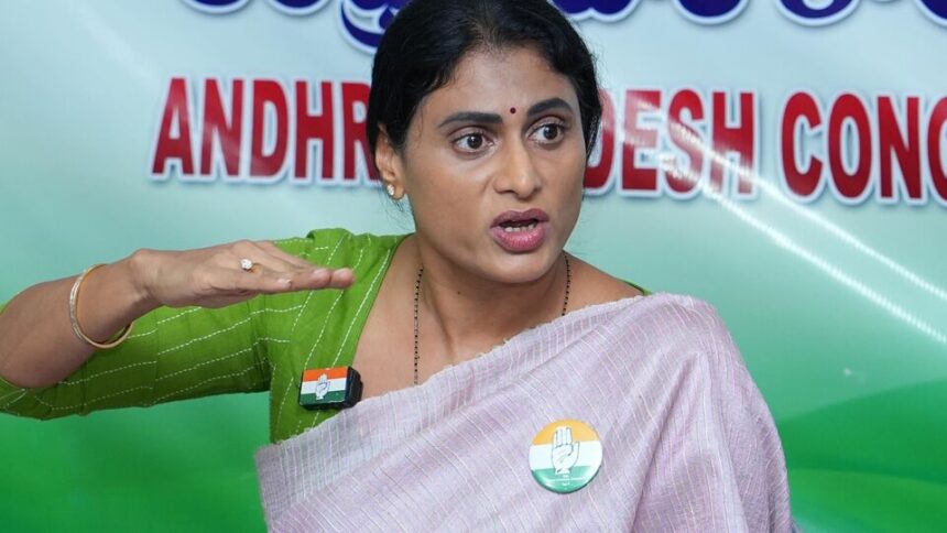 'మా ఫోన్లు ట్యాప్ ట్యాప్ చేశారు - స్వయంగా స్వయంగా వినిపించారు' - వైఎస్ షర్మిల సంచలన వ్యాఖ్యలు వ్యాఖ్యలు