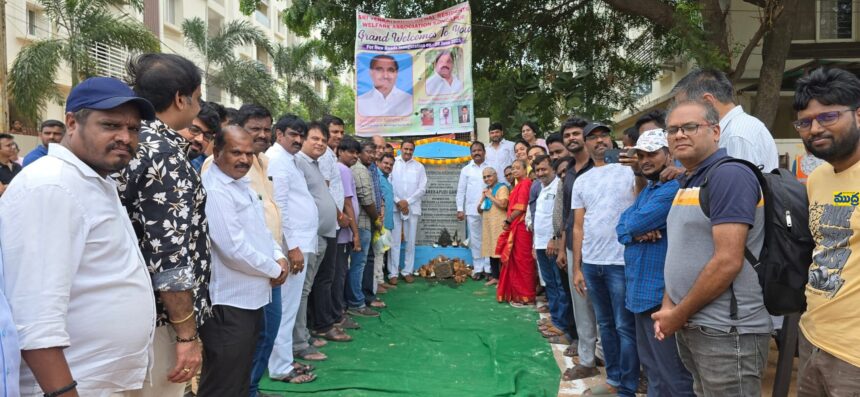 . . యల్ కాలనీలో కాలనీలో సీసీ రోడ్డు కు శంకుస్థాపన చేసిన పీయేసీ చైర్మన్ గాంధీ గాంధీ