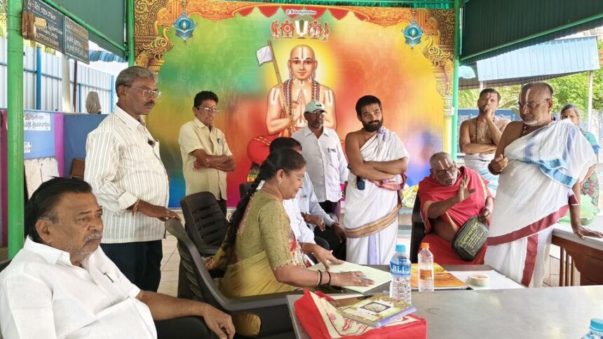 విజయవాడలో వేంకటేశ్వరుడికి వీడిన వీడిన చెర .. మంత్రి మంత్రి లోకేష్‌ చొరవతో నల్లూరి వారి తోట ఆలయాన్ని స్వాధీనం చేసుకున్న దేవాదాయ దేవాదాయ దేవాదాయ