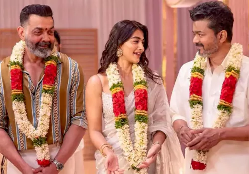 విజయ్ కి సెండ్ ఆఫ్ చెప్పిన చెప్పిన పూజాహెగ్డే .. అసలు నిజం నిజం!