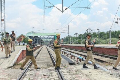 వైష్ణో దేవి మాత భక్తులకు శుభవార్త; జూన్ 7 నుంచి కత్రా-శ్రీనగర్ మధ్య వందే భారత్ రైలు రైలు ప్రారంభం ప్రారంభం- జూన్ 7 నుండి సేవను ప్రారంభించడానికి శ్రీ మాతా వైష్ణో దేవి కత్రా మరియు శ్రీనగర్ మధ్య భారత్ రైలు, జాతీయ