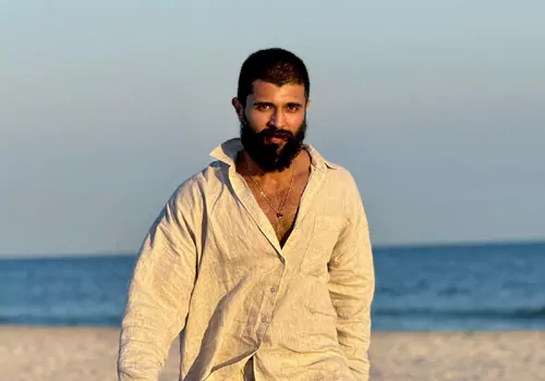 షాకిచ్చిన తమ్ముడు .. విజయ్ విజయ్ ఏం చేస్తాడు ..?