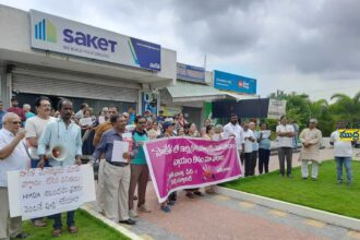 సాకేత్ బిల్డర్స్ అక్రమాలపై నివాసితుల నివాసితుల