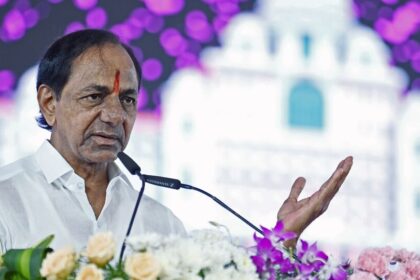 ఆసుపత్రిలో చికిత్స పొందుతున్న మాజీ ముఖ్యమంత్రి కేసీఆర్