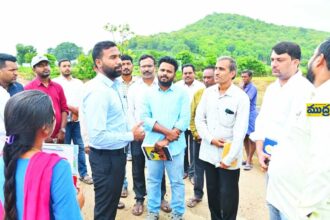 ఇందిరమ్మ ఇండ్ల నిర్మాణ నిర్మాణ పనులను చేసేలా చేసేలా లబ్ధిదారులను ప్రోత్సహించాలి