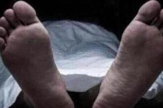 'జారి జారి పడితే పట్టుకుంటావా?' అని భర్తను అడిగిన భార్య- కొన్ని కొన్ని క్షణాల్లోనే .. భవనం నుంచి కిందపడి కిందపడి!