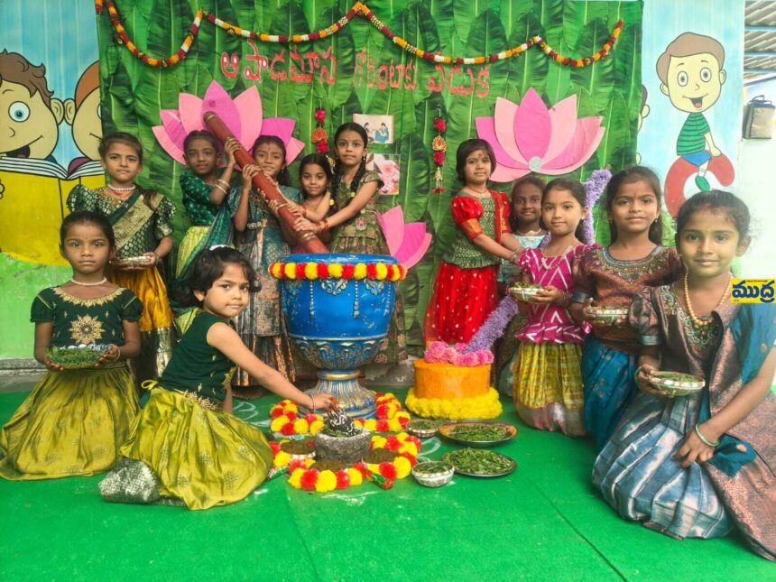 జ్యోతి బిల్డింగ్ బిల్డింగ్ బ్లాక్స్ ప్లే స్కూల్ లో ఆషాఢ మాసపు గోరింటాకు వేడుకలు వేడుకలు