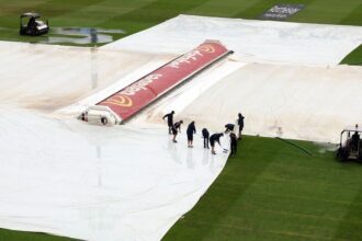 టీమిండియాకు వరుణ గండం .. వర్షంతో వర్షంతో అయిదో రోజు ఆట ఆలస్యం ఆలస్యం .. వాన తగ్గకపోతే గెలుపు ఆశలు ఆశలు వదులుకోవాల్సిందే .. ఇంగ్లాండ్ ఇంగ్లాండ్ తో