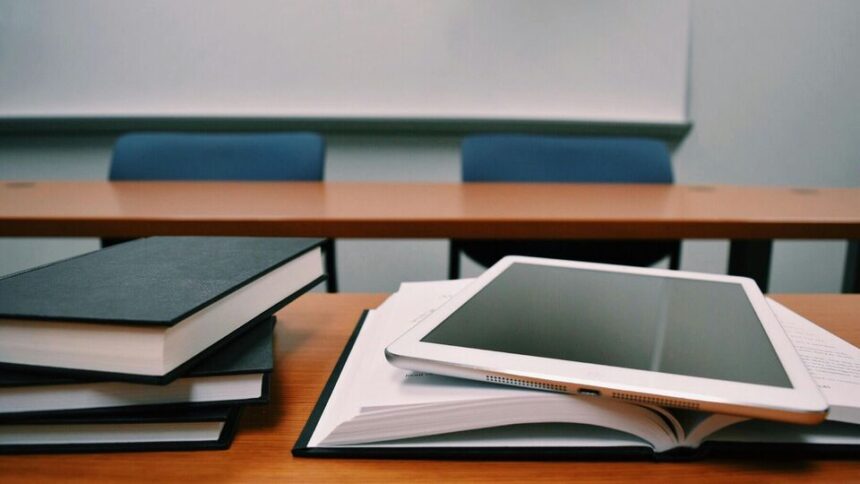 తెలంగాణ డిగ్రీ ప్రవేశాల్లో భారీగా భారీగా సీట్లు ఖాళీ .. 64 డిగ్రీ కళాశాలల్లో జీరో అడ్మిషన్లు!