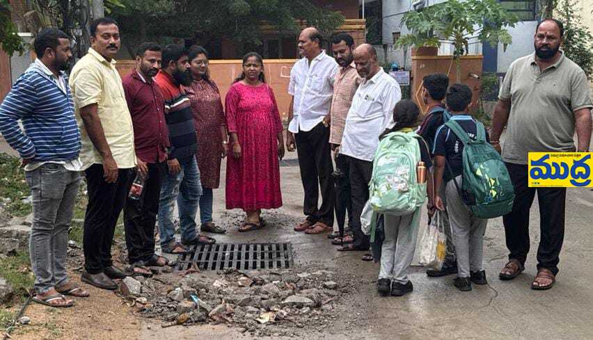 నాసిర‌కంగా రోడ్లు వేస్తూ ప్ర‌జాధ‌నం వృధా చేస్తున్నారు