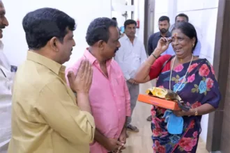 పవన్ కళ్యాణ్ ఆర్థిక ఆర్థిక .. పాకీజా పాకీజా!