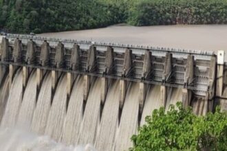శ్రీశైలం జలాశయానికి భారీగా భారీగా వరద - 878 అడుగులకు అడుగులకు నీటిమట్టం నీటిమట్టం, గేట్లు ఎత్తే ఛాన్స్ ఛాన్స్ ..!