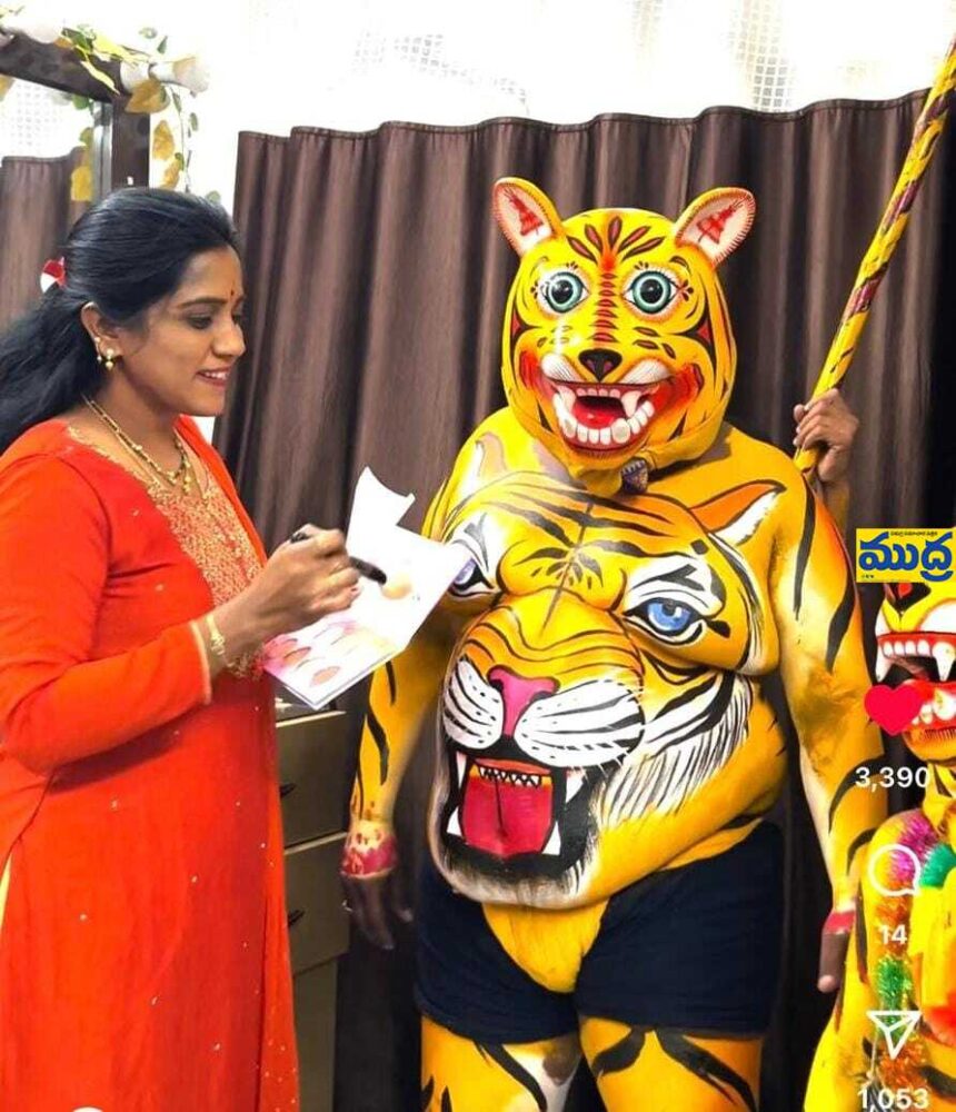 సరదాగా మేకప్ వేసుకున్న వేసుకున్న - ముద్రా న్యూస్