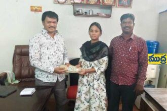 సరస్వతీ పుత్రికకు ఆర్థిక సహాయంచేసిన చల్లా లక్ష్మీకాంత్
