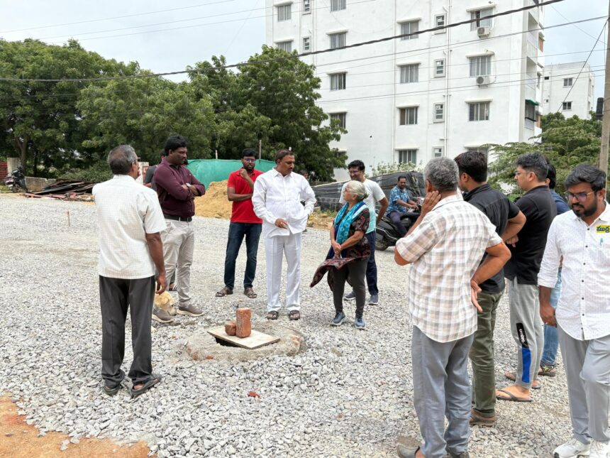 హెచ్.ఎ.ఎల్ కాలనీ రోడ్డు పనులను పనులను పీయేసీ చైర్మన్ చైర్మన్