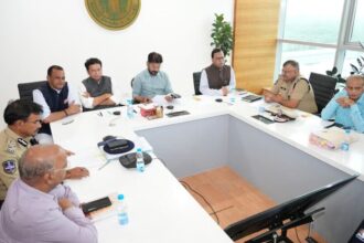 అన్ని శాఖల ఉద్యోగులకు సెలవులు రద్దు రద్దు .. తెలంగాణలో భారీ వర్షాలపై సీఎం సీఎం రెడ్డి రెడ్డి సమీక్ష!