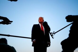 ఇక ఆ ఖరీదైన 'బాండ్' కడితేనే కడితేనే అమెరికాలోకి! టూరిస్ట్లను కూడా వదలని వదలని ట్రంప్ ..