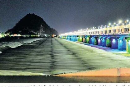 ఉద్ధృతంగా ఉద్ధృతంగా, గోదావరి ..! ప్రకాశం బ్యారేజీ వద్ద వద్ద మొదటి హెచ్చరిక జారీ జారీ, భద్రాచలం వద్ద పెరుగుతున్న నీటిమట్టం నీటిమట్టం