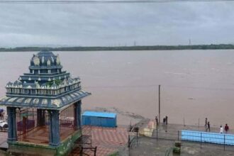 ఉద్ధృతంగా గోదావరి ..! భద్రాచలం వద్ద రెండో ప్రమాద హెచ్చరిక జారీ జారీ, ఏపీలోని ఈ జిల్లాలకు జిల్లాలకు అలర్ట్