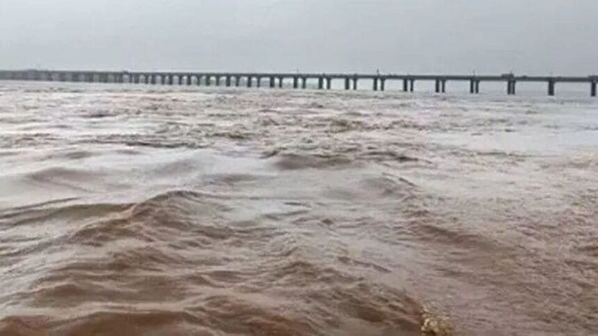 ఉద్ధృతంగా గోదావరి వరద ప్రవాహం - భద్రాచలం భద్రాచలం 47.9 అడుగుల అడుగుల అడుగుల