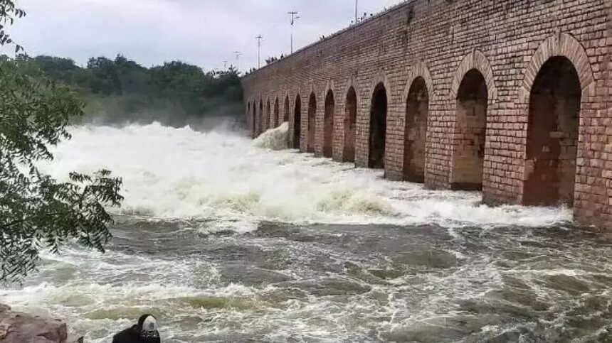 నిండుకుండలా హిమాయత్‌ సాగర్‌ - ఏ ఏ క్షణమైనా గేట్లు ఛాన్స్ ఛాన్స్, మూసీ పరిసర ప్రాంతాలకు హెచ్చరికలు హెచ్చరికలు