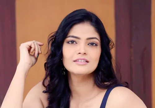 ప్రముఖ నటిపై పోలీసులకు ఫిర్యాదు చేసిన తండ్రి!