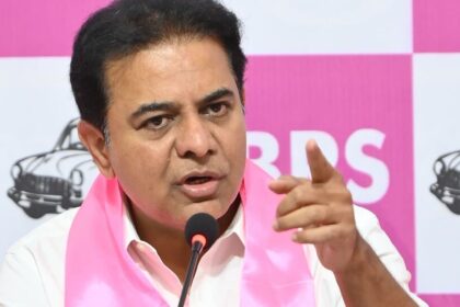 బండి సంజయ్ ... 48 గంటల్లోగా క్షమాపణ చెప్పాలి చెప్పాలి, లీగల్ నోటీసులు నోటీసులు - కేటీఆర్ కేటీఆర్