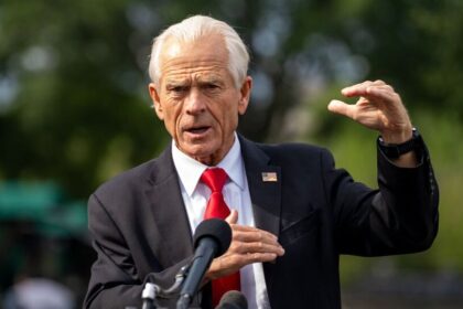 భారత్ సుంకాల రారాజు .. అమెరికా అమెరికా డాలర్లతోనే చమురు కొనుగోలు చేస్తోంది చేస్తోంది: ట్రంప్ సలహాదారు సలహాదారు సలహాదారు