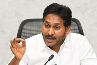 'రాహుల్, రేవంత్, రేవంత్, చంద్రబాబు మధ్య హాట్‌ లైన్' - ఓట్ల చోరీపై ఎందుకు మాట్లాడటం లేదు ..? వైఎస్ జగన్ సంచలన ఆరోపణలు