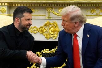 “రెండు రెండు ..” జెలెన్స్కీతో జెలెన్స్కీతో భేటీ- రష్యా- ఉక్రెయిన్ యుద్ధంపై ట్రంప్ కీలక కీలక వ్యాఖ్యలు వ్యాఖ్యలు వ్యాఖ్యలు వ్యాఖ్యలు వ్యాఖ్యలు వ్యాఖ్యలు వ్యాఖ్యలు వ్యాఖ్యలు వ్యాఖ్యలు వ్యాఖ్యలు వ్యాఖ్యలు- డోనాల్డ్ ట్రంప్ మాట్లాడుతూ, రష్యా ఉక్రెయిన్ యుద్ధాన్ని ముగించడానికి పుతిన్ మరియు జెలెన్స్కీల మధ్య సమావేశాన్ని తాను ఏర్పాటు చేస్తున్నానని, జాతీయ