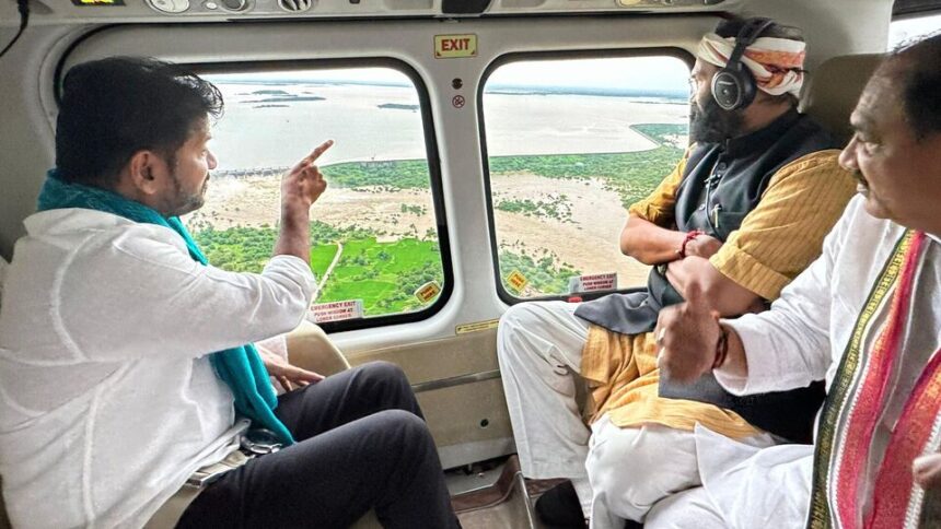 వరద ప్రభావిత ప్రాంతాల్లో ప్రాంతాల్లో సీఎం రేవంత్ ఏరియల్ రివ్యూ - నష్టంపై నివేదికలు సిద్ధం చేయాలని చేయాలని చేయాలని