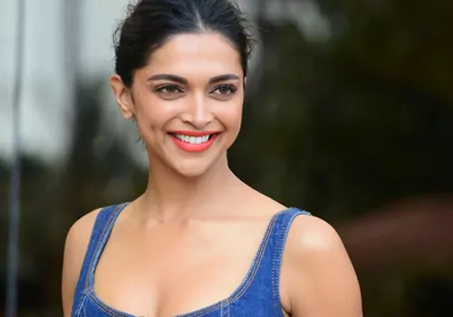 వరల్డ్ రికార్డు సృష్టించిన సృష్టించిన దీపికా పదుకునే .. పాండ్యా, రొనాల్డో రికార్డు రికార్డు రికార్డు