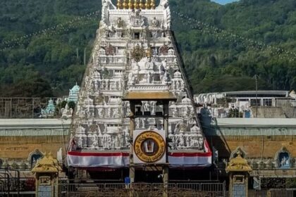 వరుస సెలవులు ..! తిరుమలలో పెరిగిన భక్తుల రద్దీ, దర్శనానికి దర్శనానికి టైమ్ పడుతుందంటే పడుతుందంటే ...