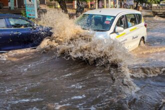 Imd వర్షం హెచ్చరిక: దేశవ్యాప్తంగా ఇంకొన్ని ఇంకొన్ని రోజుల పాటు దంచికొట్టనున్న వర్షాలు .. ఆ ప్రాంతాలపై ప్రాంతాలపై తీవ్ర!