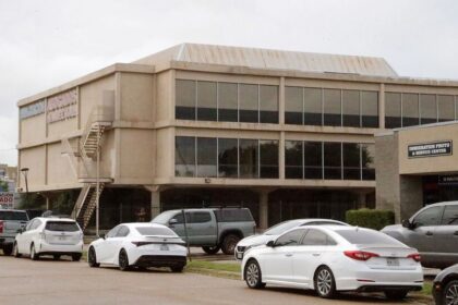 అమెరికా ఇమ్మిగ్రేషన్ కార్యాలయంపై కాల్పుల దాడి దాడి దాడి దాడి ఒకరు ఒకరు మృతి, ఇద్దరికి ఇద్దరికి ఇద్దరికి గాయాలు- యుఎస్ ఇమ్మిగ్రేషన్ ఫెసిలిటీ షూటింగ్ డల్లాస్ దాడి,